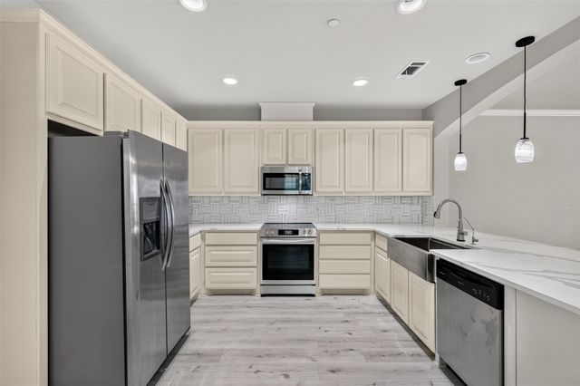 2536 Sarah Lane, Lewisville, TX 75056