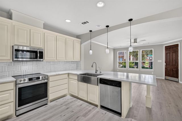 2536 Sarah Lane, Lewisville, TX 75056