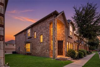 2536 Sarah Lane, Lewisville, TX 75056