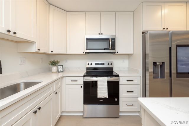 3211 Fox Chase Dr, Midlothian, VA 23112