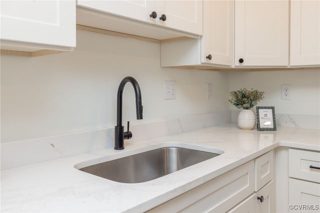 3211 Fox Chase Dr, Midlothian, VA 23112