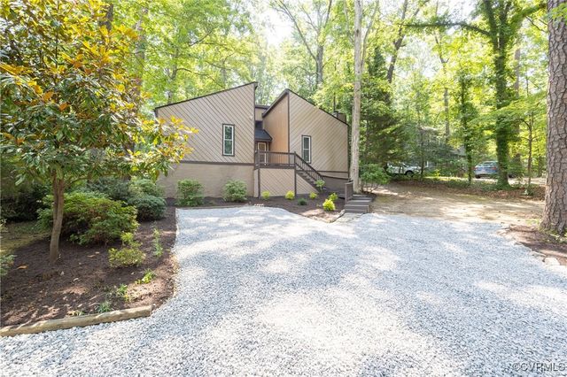 3211 Fox Chase Dr, Midlothian, VA 23112