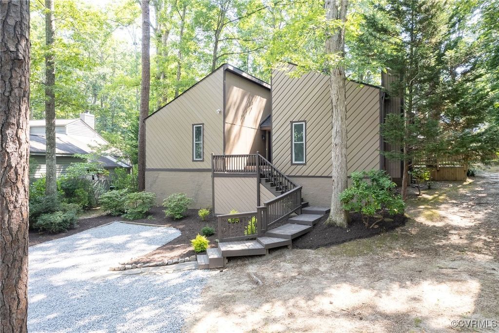 3211 Fox Chase Dr, Midlothian, VA 23112
