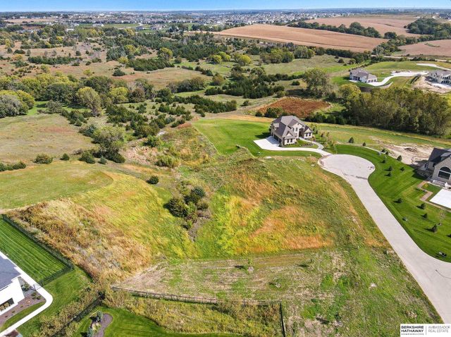 22426 N Plaza Circle, Elkhorn, NE 68022