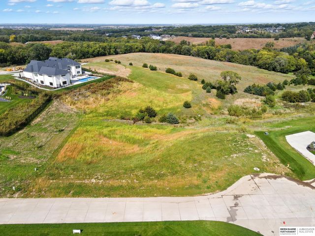 22426 N Plaza Circle, Elkhorn, NE 68022