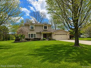 4656 Desert Bridge Court, Highland Charter Township, MI 48356