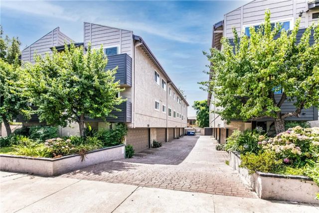 12416 Magnolia Boulevard 9, Valley Village, CA 91607