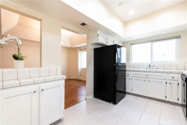 12416 Magnolia Boulevard 9, Valley Village, CA 91607