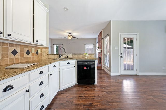 1803 Hunters Ridge Drive, Grapevine, TX 76051