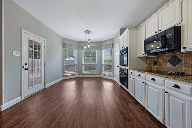 1803 Hunters Ridge Drive, Grapevine, TX 76051