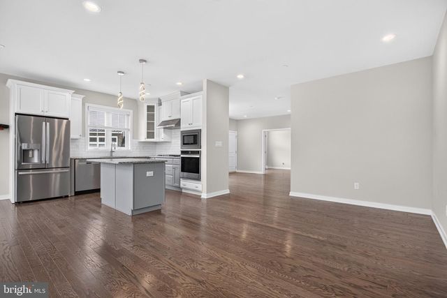 25 TAMARACK CIR, Norristown, PA 19403