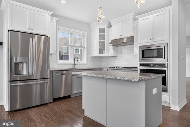 25 TAMARACK CIR, Norristown, PA 19403