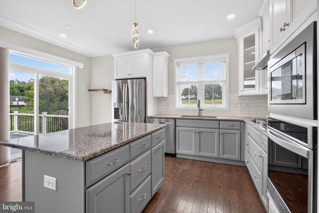25 TAMARACK CIR, Norristown, PA 19403