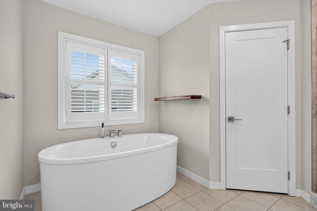 25 TAMARACK CIR, Norristown, PA 19403