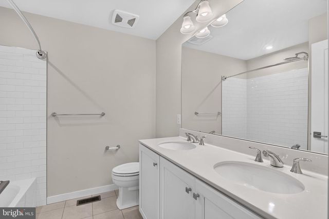 25 TAMARACK CIR, Norristown, PA 19403