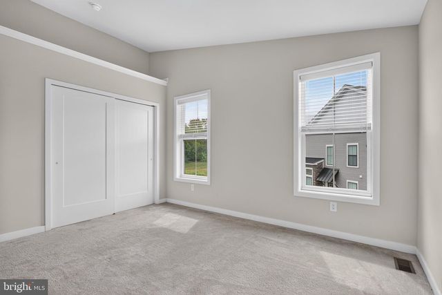 25 TAMARACK CIR, Norristown, PA 19403
