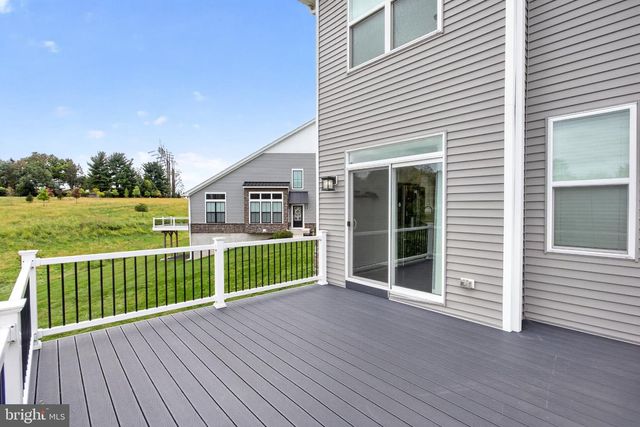25 TAMARACK CIR, Norristown, PA 19403