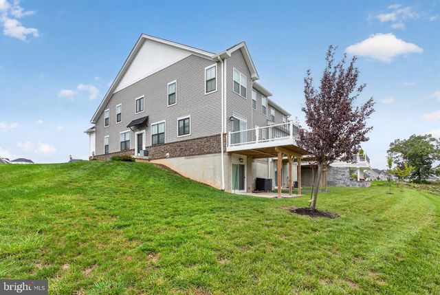 25 TAMARACK CIR, Norristown, PA 19403