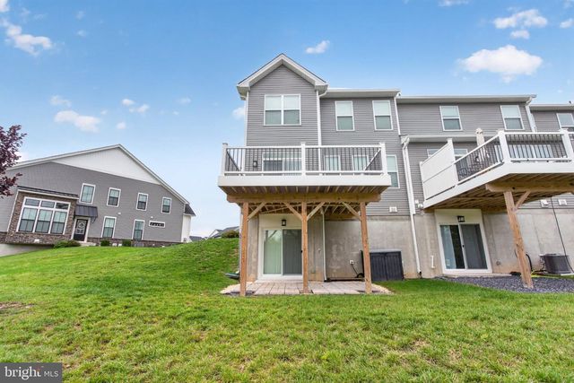 25 TAMARACK CIR, Norristown, PA 19403
