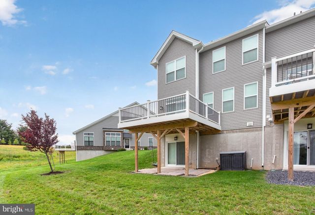 25 TAMARACK CIR, Norristown, PA 19403