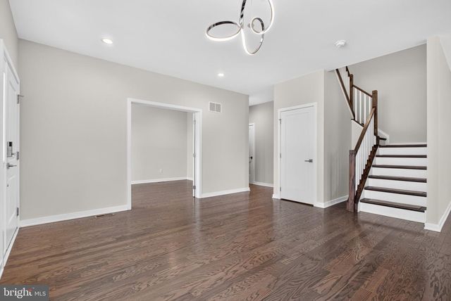 25 TAMARACK CIR, Norristown, PA 19403