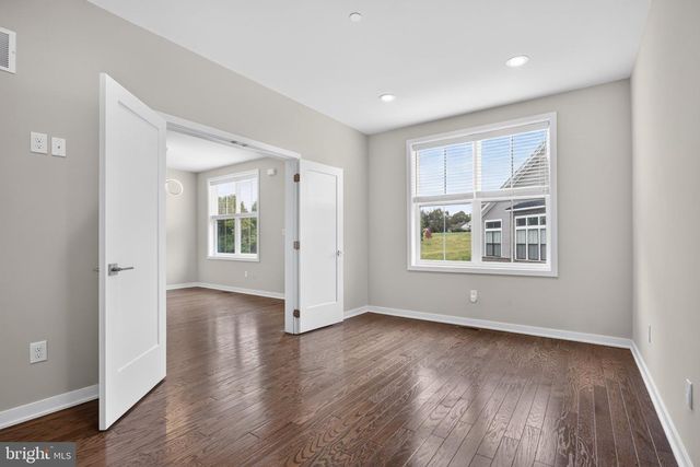 25 TAMARACK CIR, Norristown, PA 19403