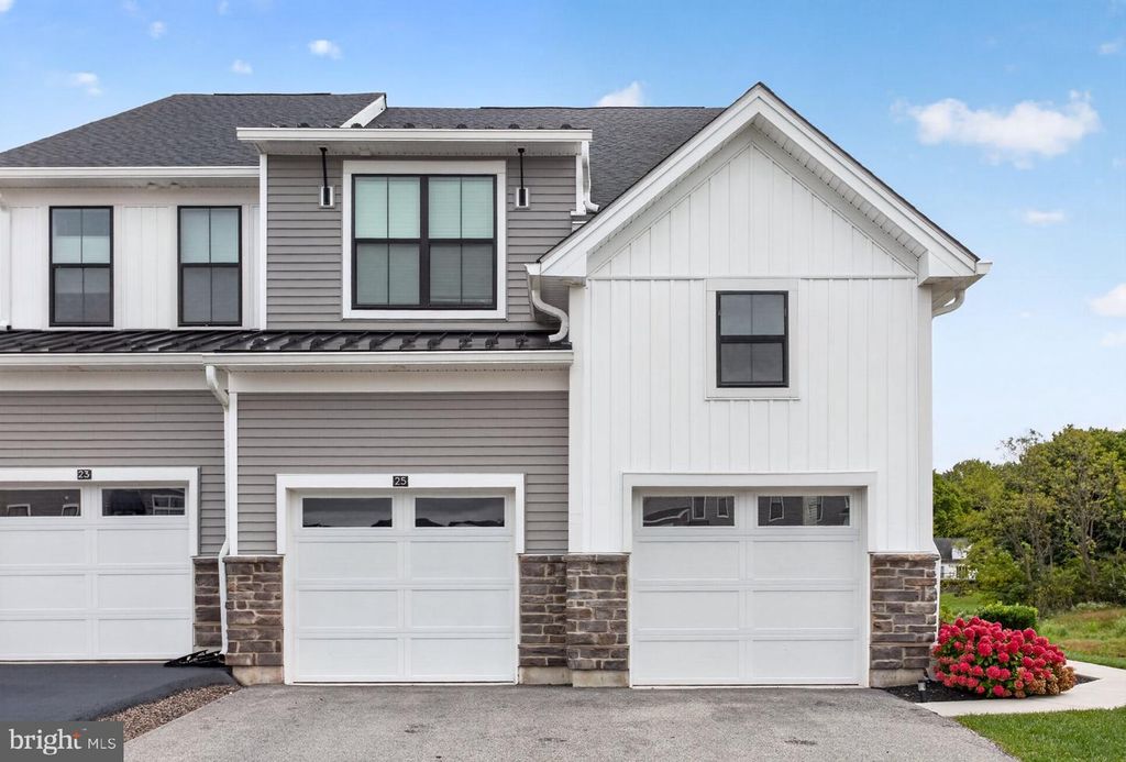 25 TAMARACK CIR, Norristown, PA 19403 — photo 4