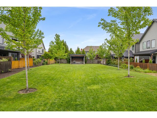 1921 ELKHORN Dr, Eugene, OR 97408