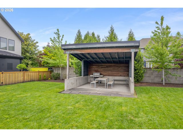 1921 ELKHORN Dr, Eugene, OR 97408