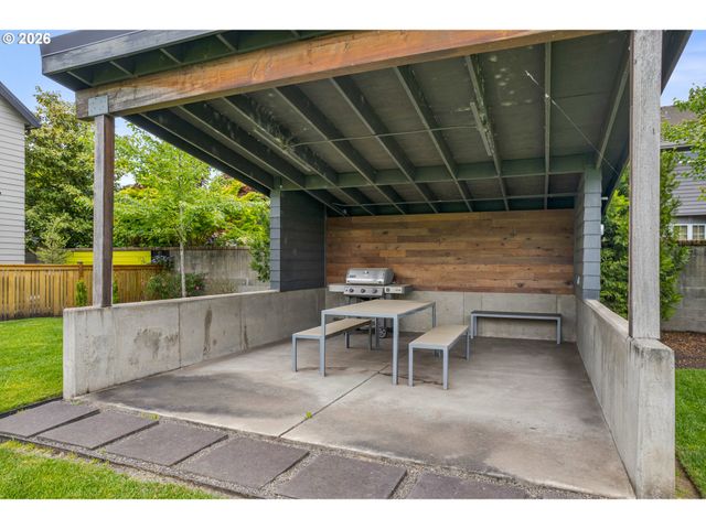 1921 ELKHORN Dr, Eugene, OR 97408