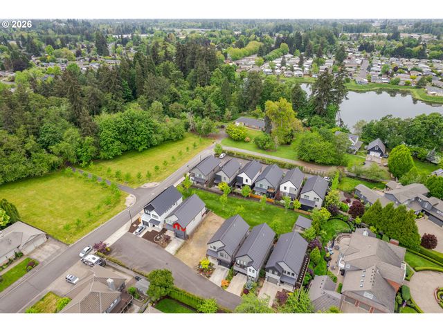 1921 ELKHORN Dr, Eugene, OR 97408
