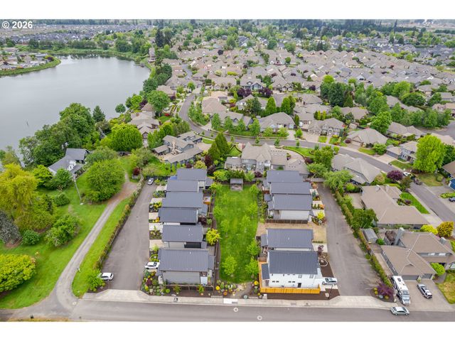 1921 ELKHORN Dr, Eugene, OR 97408