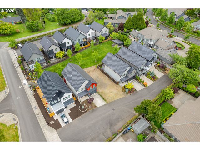1921 ELKHORN Dr, Eugene, OR 97408