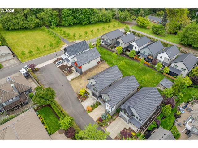 1921 ELKHORN Dr, Eugene, OR 97408