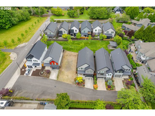 1921 ELKHORN Dr, Eugene, OR 97408