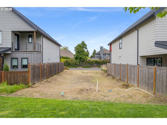 1921 ELKHORN Dr, Eugene, OR 97408