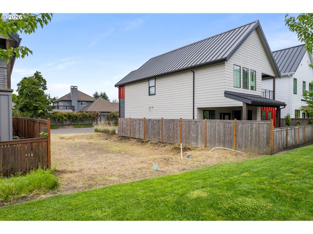 1921 ELKHORN Dr, Eugene, OR 97408