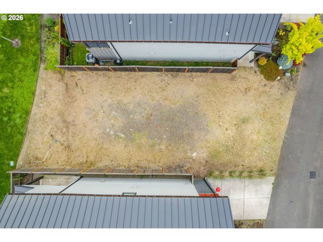 1921 ELKHORN Dr, Eugene, OR 97408