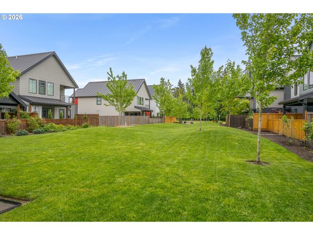 1921 ELKHORN Dr, Eugene, OR 97408
