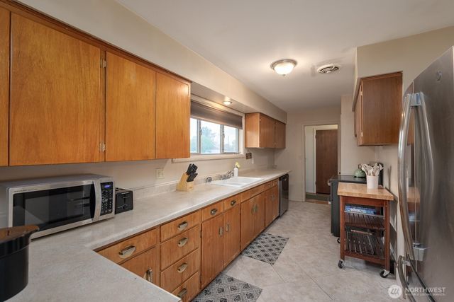 1609 W Lakeside Drive, Moses Lake, WA 98837