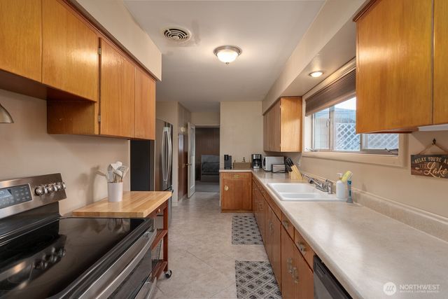 1609 W Lakeside Drive, Moses Lake, WA 98837