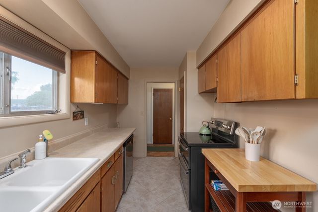 1609 W Lakeside Drive, Moses Lake, WA 98837