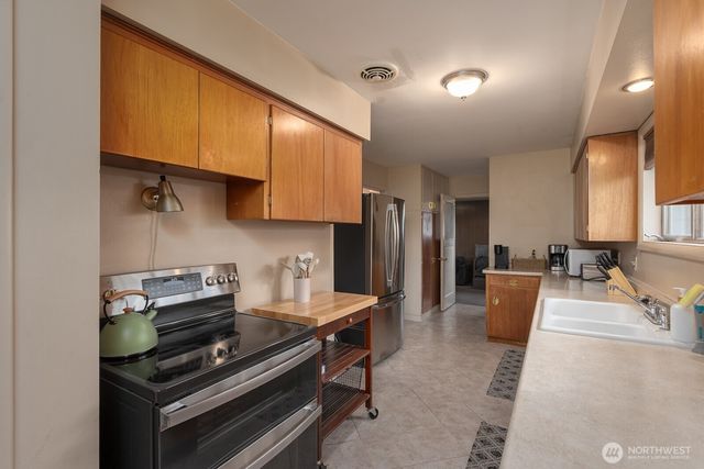 1609 W Lakeside Drive, Moses Lake, WA 98837