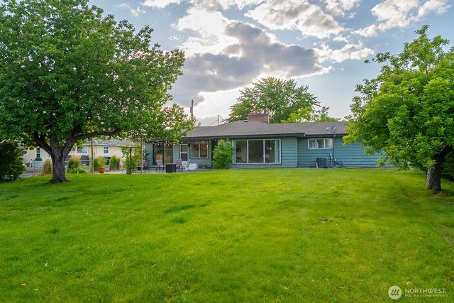 1609 W Lakeside Drive, Moses Lake, WA 98837
