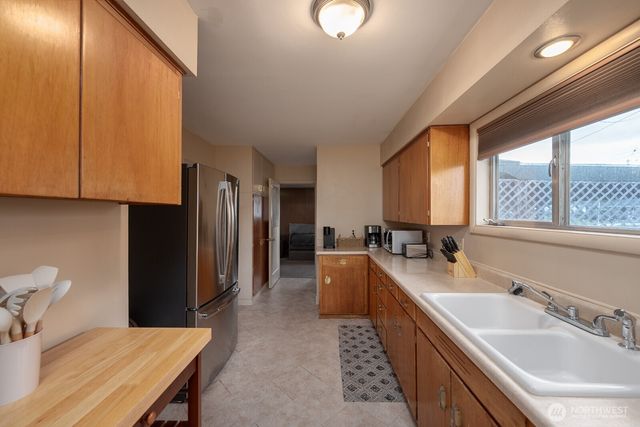 1609 W Lakeside Drive, Moses Lake, WA 98837