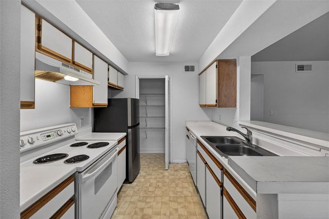 2361 NW 33rd Street 605, Oakland Park, FL 33309