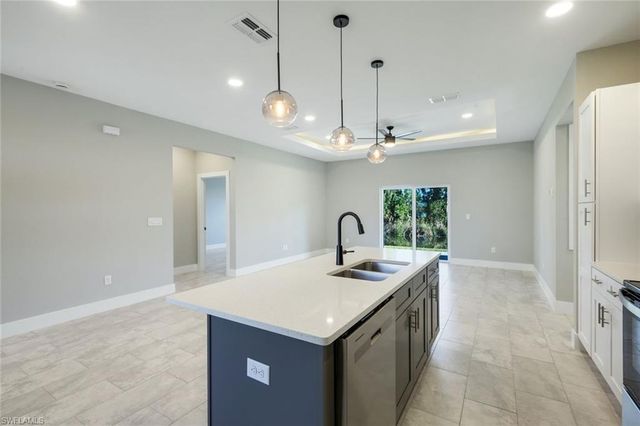 421 NE 19th TER, Cape Coral, FL 33909