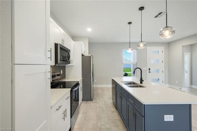 421 NE 19th TER, Cape Coral, FL 33909