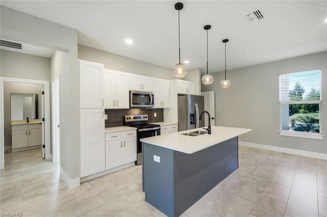 421 NE 19th TER, Cape Coral, FL 33909