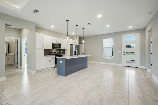 421 NE 19th TER, Cape Coral, FL 33909